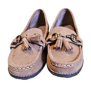 White Mountain Apollo suede tasseled rugged sole loafers with cushioned insole